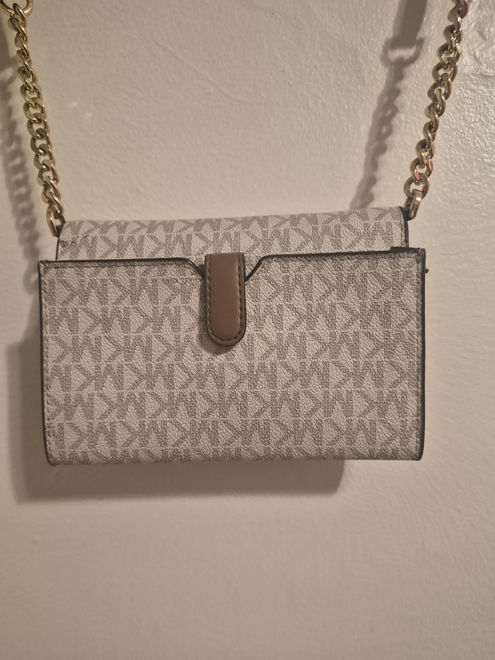 Michael Kors Signature Crossbody Wallet - Light Gray & Gold - Picture 2 of 6